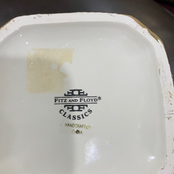 Fitz & Floyd Gregorian Six inch Pedestal bowls - Picture 3 of 4